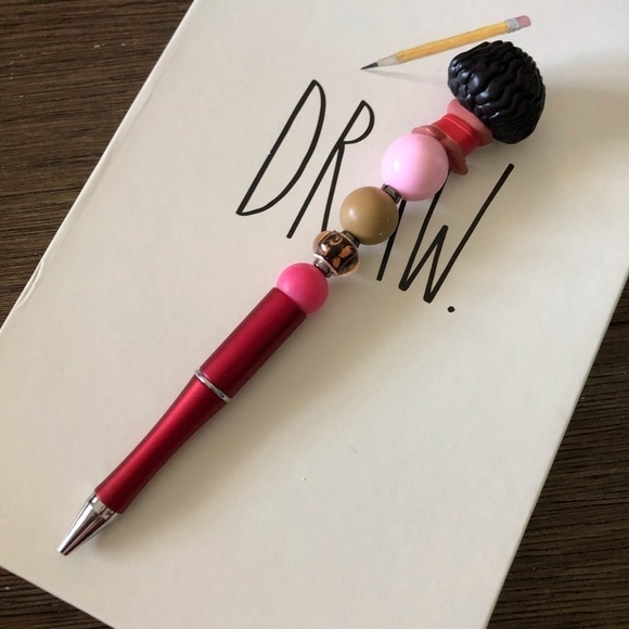 Disney Doorables: Moana: Chef Tui handmade beaded pen - Picture 3 of 3